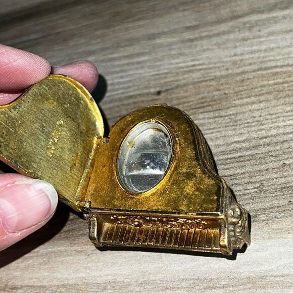 VTG AVON Solid Compact Baby Grand Piano Gold Tone Embossed Ornate Trinket Box - Picture 5 of 9